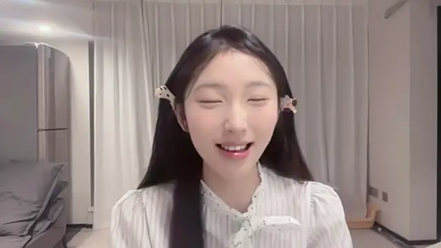 Snapshot of ZhaoZhao-ZM chatting on September 2025 01:28:02 PM ZhaoZhao-ZM online show from September 2025 01:28:02 PM