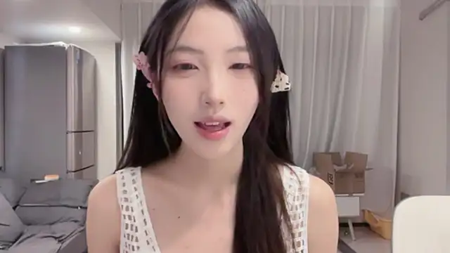 Snapshot of ZhaoZhao-ZM chatting on October 2025 12:17:02 PM ZhaoZhao-ZM online show from October 2025 12:17:02 PM