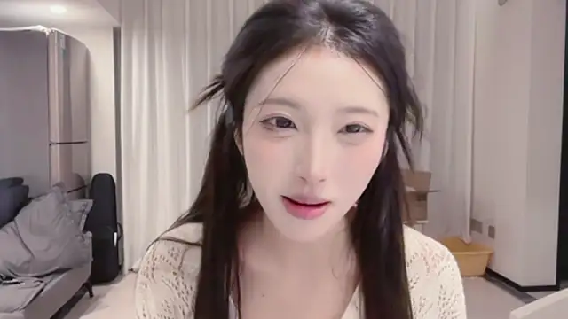 Snapshot of ZhaoZhao-ZM chatting on October 2025 01:30:01 PM ZhaoZhao-ZM online show from October 2025 01:30:01 PM