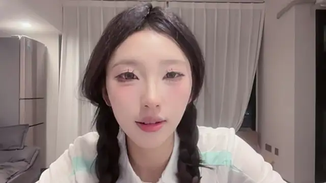 Snapshot of ZhaoZhao-ZM chatting on September 2025 01:26:02 PM ZhaoZhao-ZM online show from September 2025 01:26:02 PM
