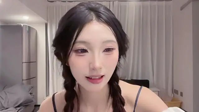Snapshot of ZhaoZhao-ZM chatting on September 2025 01:07:01 PM ZhaoZhao-ZM online show from September 2025 01:07:01 PM