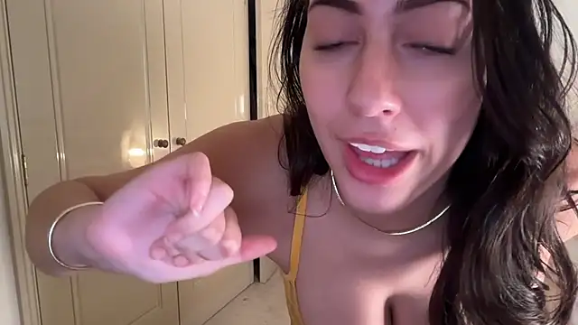 Snapshot of sieeena chatting on June 2026 01:28:02 AM sieeena online show from June 2026 01:28:02 AM