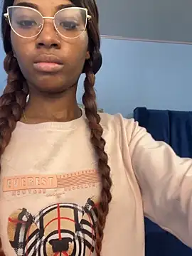 Snapshot of MarianRosse chatting on December 2025 08:14:01 PM MarianRosse online show from December 2025 08:14:01 PM