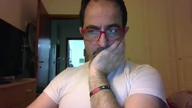 Snapshot of max_im69 chatting on May 2026 08:26:01 PM max im69 online show from May 2026 08:26:01 PM