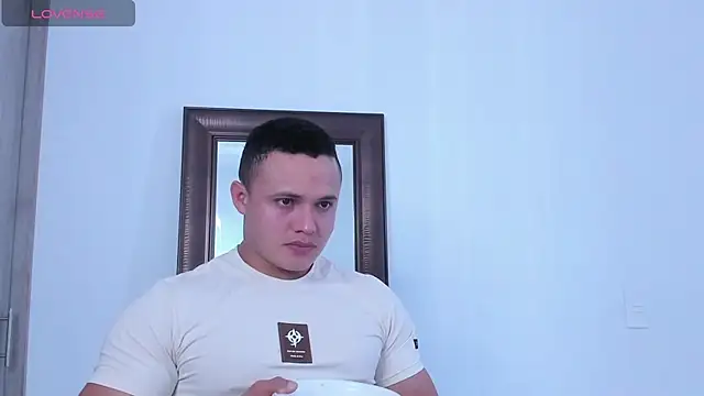 KingLevi01 online show from October 2025 08:43:02 PM