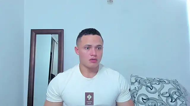 KingLevi01 online show from February 2026 10:18:02 PM