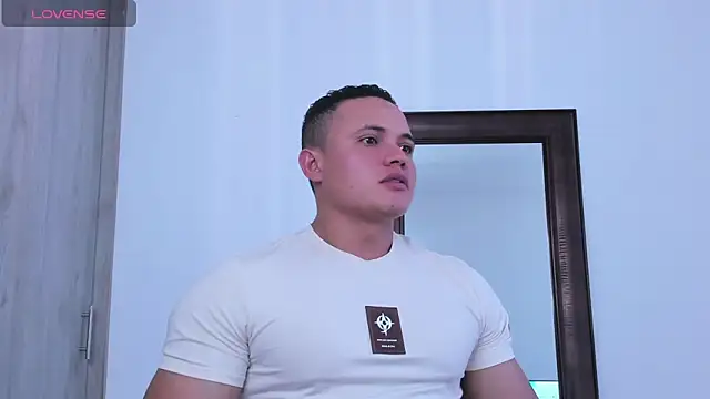 KingLevi01 online show from October 2025 09:18:02 PM