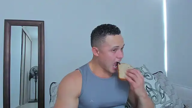 KingLevi01 online show from April 2026 09:43:02 PM