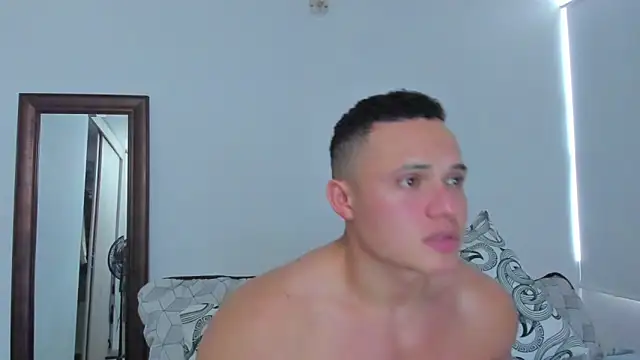 KingLevi01 online show from June 2026 10:04:01 PM