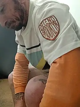 Mrluckstick online show from November 2025 06:56:01 PM