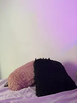 Charlottediolet online show from February 2026 11:18:02 AM