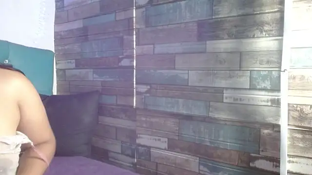 Yesamin Stone18 online show from April 2026 12:08:01 PM