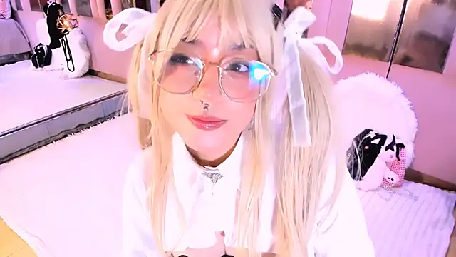 Snapshot of BizzyNoar chatting on February 2026 06:10:01 AM BizzyNoar online show from February 2026 06:10:01 AM