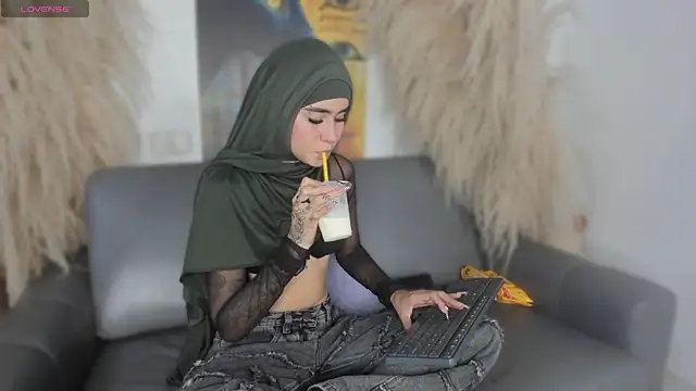 Snapshot of seraphine_arabic chatting on April 2026 01:26:02 PM seraphine arabic online show from April 2026 01:26:02 PM