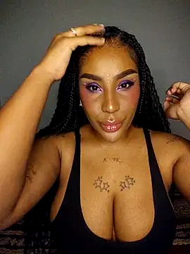 Queen Amara online show from May 2026 03:43:01 AM
