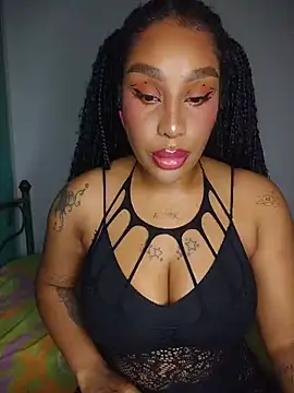 Queen Amara online show from May 2026 04:01:01 AM