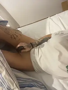 nikkaanderic online show from February 2026 10:48:01 AM