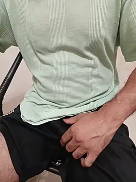 Snapshot of Gallo001 chatting on February 2026 02:00:02 AM Gallo001 online show from February 2026 02:00:02 AM