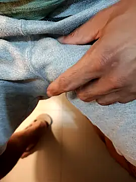 Snapshot of Gallo001 chatting on November 2025 11:31:02 AM Gallo001 online show from November 2025 11:31:02 AM