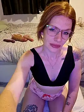 Snapshot of RedheadBeautt chatting on November 2025 01:09:02 AM RedheadBeautt online show from November 2025 01:09:02 AM