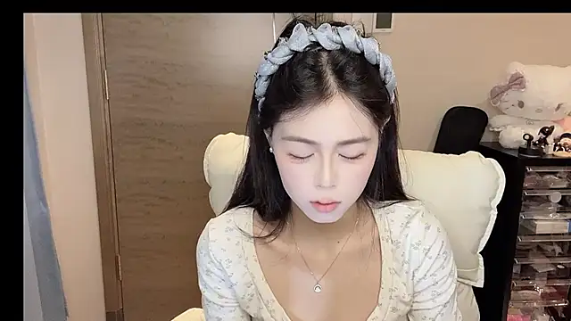 Koi-00 online show from November 2025 11:20:01 PM