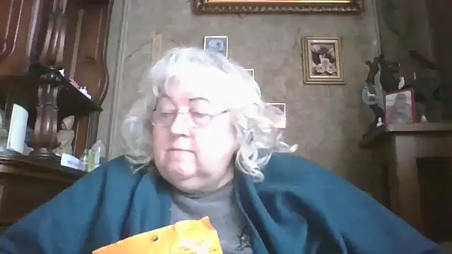 Snapshot of Lala-Love56 chatting on December 2025 10:28:02 AM Lala-Love56 online show from December 2025 10:28:02 AM