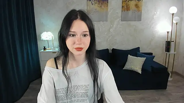 Snapshot of VioletHarme chatting on April 2026 11:44:02 AM VioletHarme online show from April 2026 11:44:02 AM