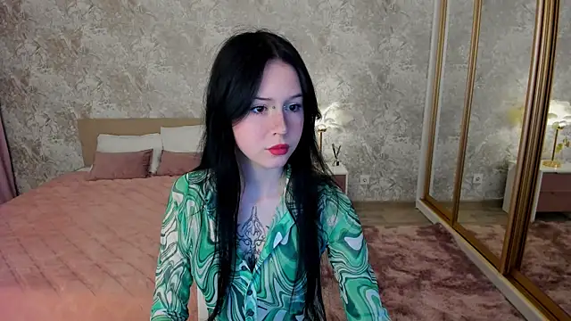 Snapshot of VioletHarme chatting on April 2026 03:43:02 AM VioletHarme online show from April 2026 03:43:02 AM