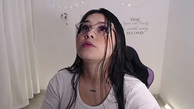Snapshot of amberbakee chatting on June 2026 01:41:02 PM amberbakee online show from June 2026 01:41:02 PM