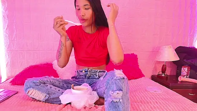 Snapshot of Baby_kinky-- chatting on September 2025 02:02:01 PM Baby kinky-- online show from September 2025 02:02:01 PM