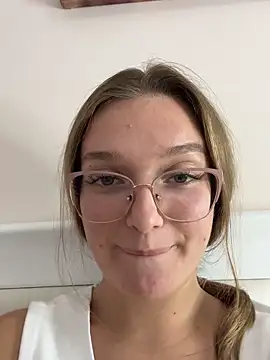 Bellatrisssaa online show from October 2025 01:19:01 PM