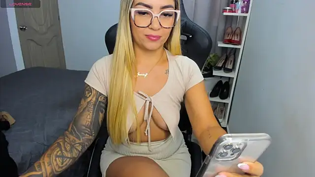 Snapshot of NicolPorto chatting on September 2025 12:23:01 PM NicolPorto online show from September 2025 12:23:01 PM