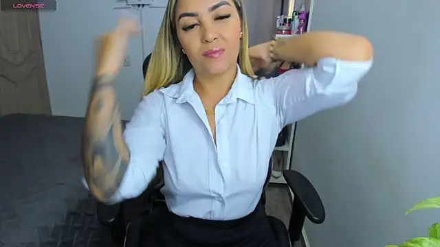 Snapshot of NicolPorto chatting on October 2025 11:56:02 AM NicolPorto online show from October 2025 11:56:02 AM