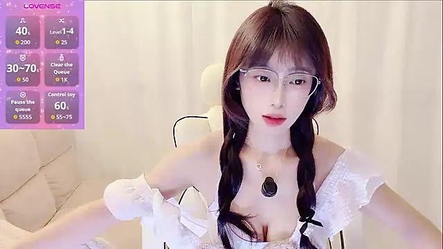 yuanbao a online show from February 2026 12:03:02 PM