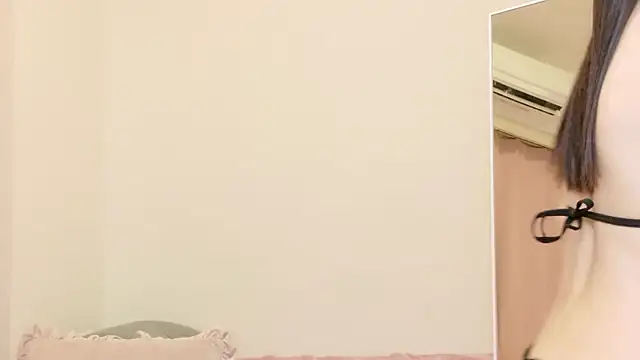 roachan  online show from April 2026 01:57:02 PM