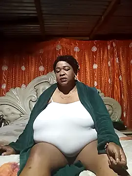 Snapshot of BUSTY_QUEEEN chatting on October 2025 07:55:01 PM BUSTY QUEEEN online show from October 2025 07:55:01 PM