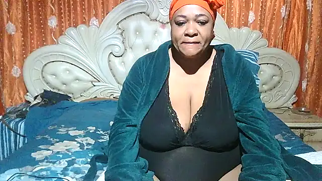 Snapshot of BUSTY_QUEEEN chatting on October 2025 02:58:02 AM BUSTY QUEEEN online show from October 2025 02:58:02 AM