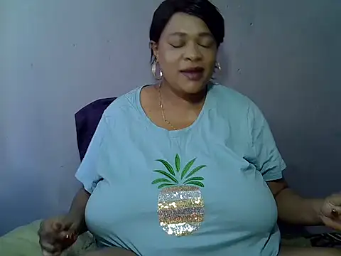 BUSTY QUEEEN online show from November 2025 07:45:02 AM