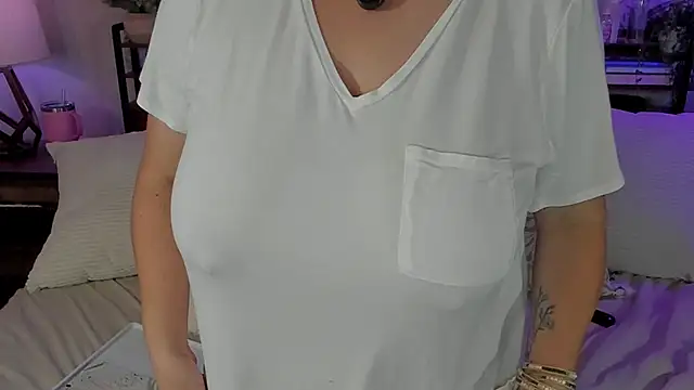 Snapshot of BigBoobsMcGee chatting on September 2025 12:55:01 AM BigBoobsMcGee online show from September 2025 12:55:01 AM