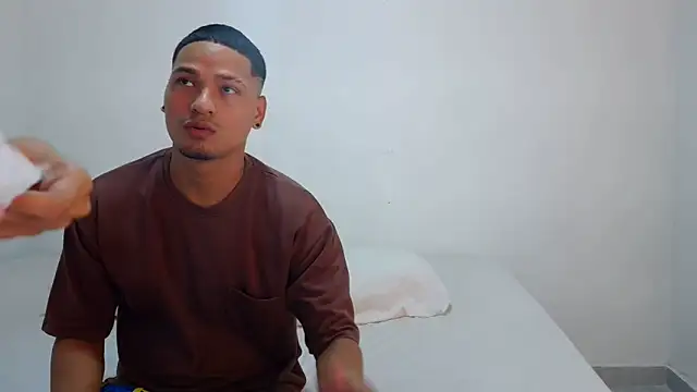 Snapshot of Sexy777Couple chatting on September 2025 07:27:01 PM Sexy777Couple online show from September 2025 07:27:01 PM