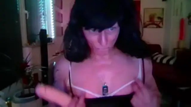 hellgirl1980 online show from April 2026 11:29:02 PM