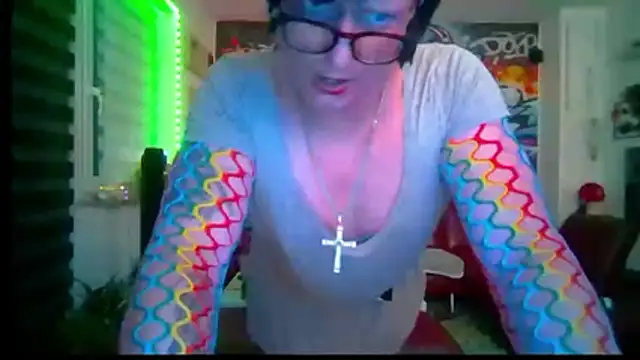 hellgirl1980 online show from May 2026 07:50:01 PM