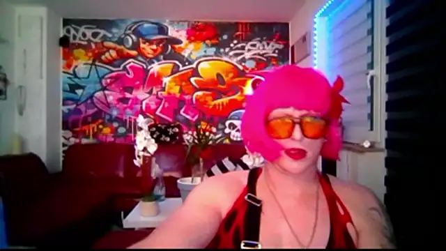 hellgirl1980 online show from May 2026 10:58:01 PM