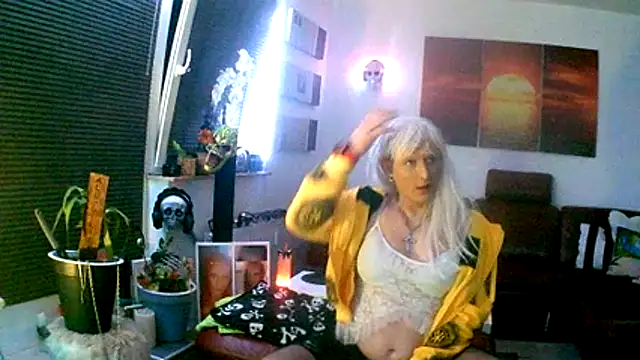 Snapshot of hellgirl1980 chatting on November 2025 09:48:01 PM hellgirl1980 online show from November 2025 09:48:01 PM