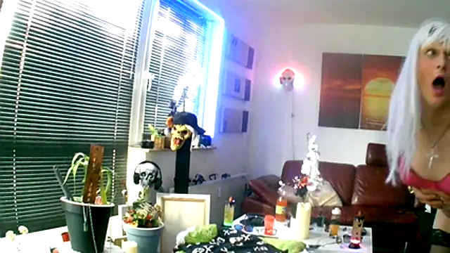 Snapshot of hellgirl1980 chatting on November 2025 09:53:02 AM hellgirl1980 online show from November 2025 09:53:02 AM