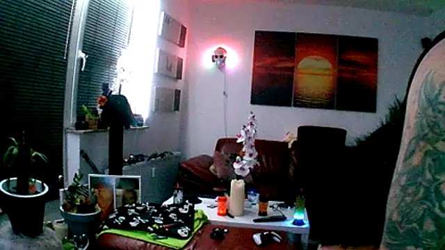 Snapshot of hellgirl1980 chatting on December 2025 01:26:02 AM hellgirl1980 online show from December 2025 01:26:02 AM