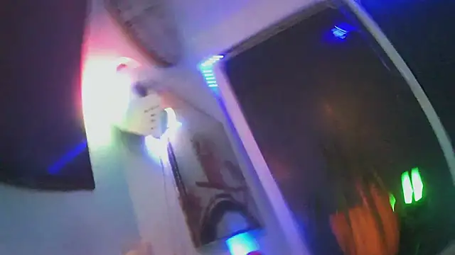 Snapshot of hellgirl1980 chatting on October 2025 12:11:01 AM hellgirl1980 online show from October 2025 12:11:01 AM