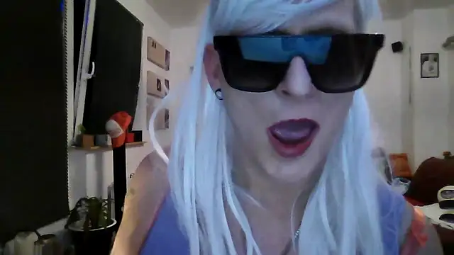 Snapshot of hellgirl1980 chatting on September 2025 11:55:02 PM hellgirl1980 online show from September 2025 11:55:02 PM