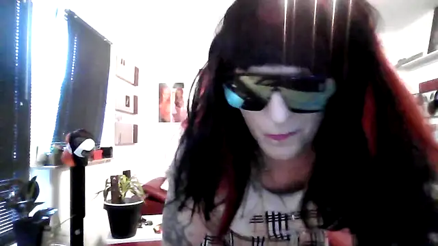 Snapshot of hellgirl1980 chatting on September 2025 04:49:02 PM hellgirl1980 online show from September 2025 04:49:02 PM