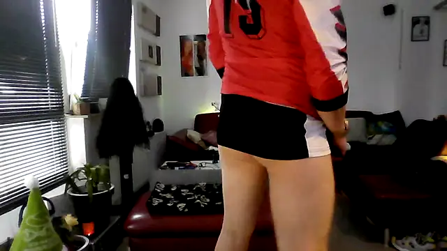Snapshot of hellgirl1980 chatting on October 2025 01:56:01 PM hellgirl1980 online show from October 2025 01:56:01 PM
